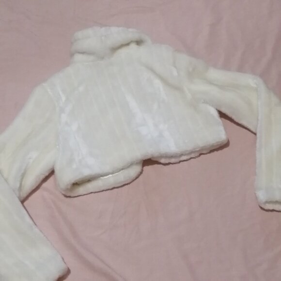 Luxurious and Elegant Faux Fur & Satin Girl's Bolero Jacket - Picture 3 of 8